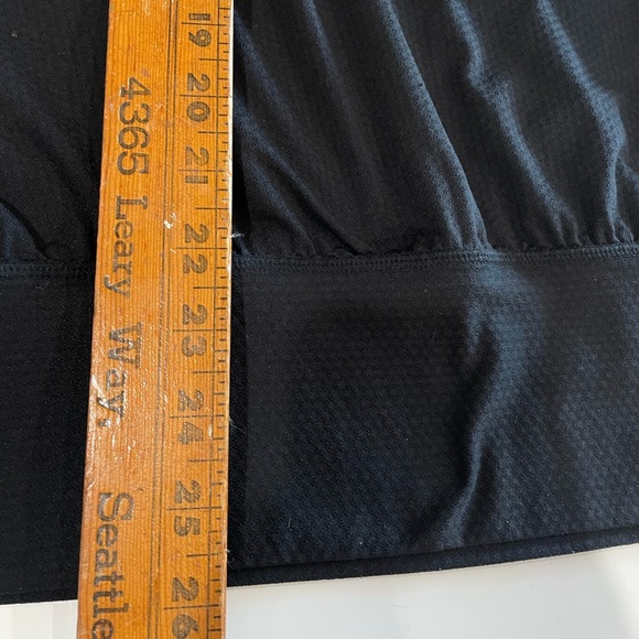 Lululemon Womens Tuck Me In Tank Black Shelf Bra Yoga Size 6 - Picture 9 of 9